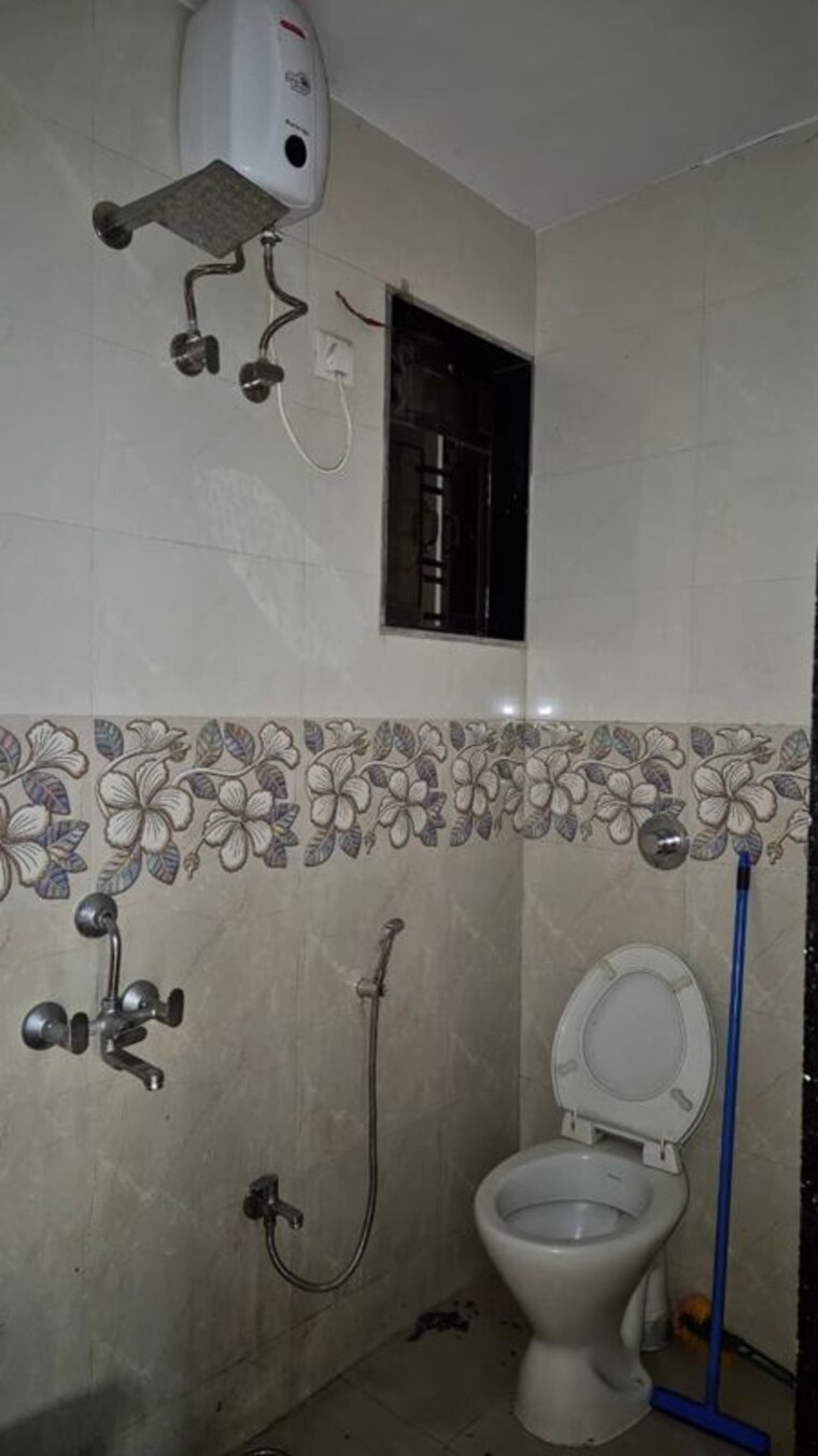 Bathroom, jal-vayu-vihar-apartments 2 Bedroom 930 Sq.Ft. Apartment In Powai Mumbai 10682717