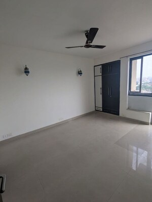 Room in 2 BHK Apartment at Unitech Uniworld Gardens 2, Sector 47 – for Rent