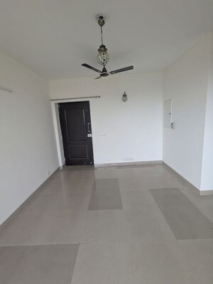 Room in 2 BHK Apartment at Unitech Uniworld Gardens 2, Sector 47 – for Rent
