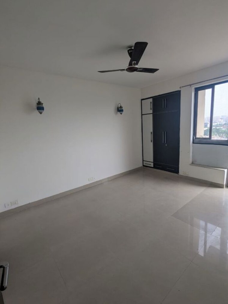 Room, unitech-uniworld-gardens-2 2 Bedroom 973 Sq.Ft. Apartment In Sector 47 Gurgaon 10682763