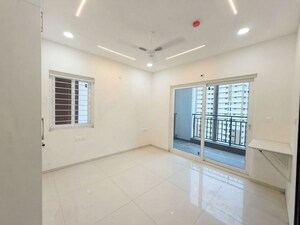 Room in 3 BHK Apartment at Rajapushpa Provincia, Narsingi – for Rent