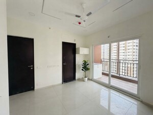Room in 3 BHK Apartment at Rajapushpa Provincia, Narsingi – for Rent