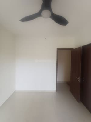 Room in 3 BHK Apartment at Vasant Oscar, Mulund West – for Rent