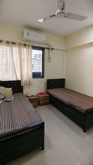 Bedroom in  Pg at Riddhi Gardens CHS, Malad East – for Rent