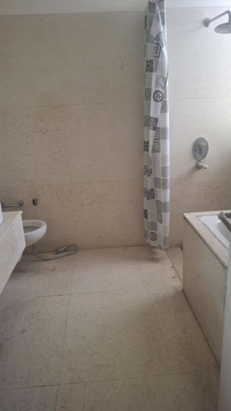 Bathroom, sector 23 3 Bedroom 1550 Sq.Ft. Builder Floor In Sector 23 Gurgaon 10682795