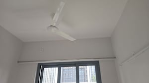 Room in 1.5 BHK Apartment at Kalpataru Elitus, Mulund West – for Rent