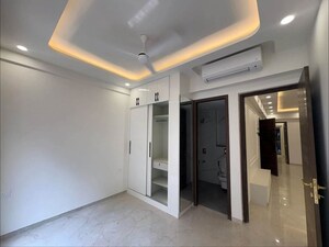 Room in 3 BHK Apartment at Smart World Orchard, Sector 61 – for Rent