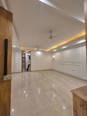 Room in 3 BHK Builder Floor at Sector 23 – for Rent