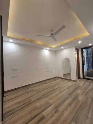 Room in 3 BHK Builder Floor at Sector 23 – for Rent