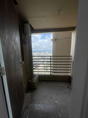 Room in 3.5 BHK Apartment at Sheth Auris Serenity Tower 3, Malad West – for Rent