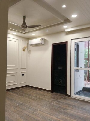 Building Lobby in 3 BHK Builder Floor at Sector 23 – for Rent