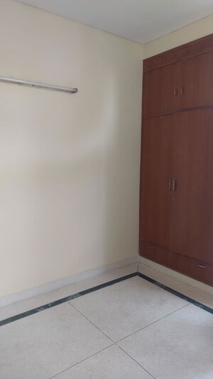 Room in 3 BHK Builder Floor at Sector 21 – for Rent