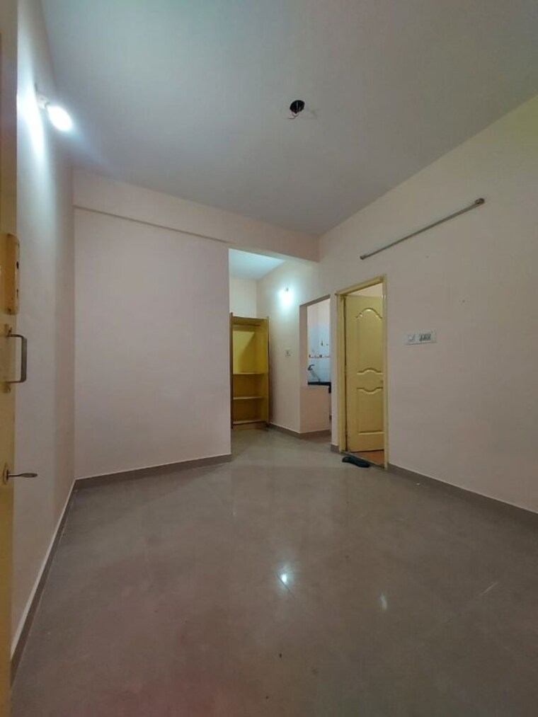 Room, btm layout stage 2 1 RK 200 Sq.Ft. Independent House In Btm Layout Stage 2 Bangalore 10682918