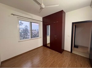Room in 2.5 BHK Apartment at Prestige Misty Waters, Hebbal – for Rent