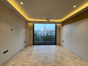 Room in 4 BHK Builder Floor at Sector 22 – for Rent