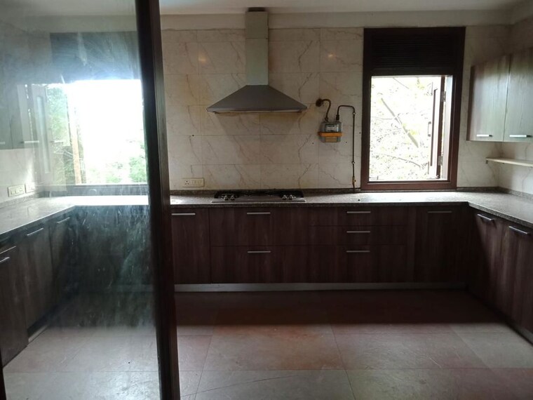 Bathroom, maharani bagh 4 Bedroom 506 Sq.Yd. Builder Floor In Maharani Bagh Delhi 10682932