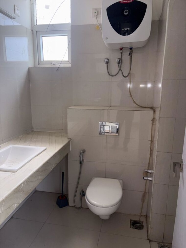 Bathroom, sector 22 3 Bedroom 1550 Sq.Ft. Builder Floor In Sector 22 Gurgaon 10682973