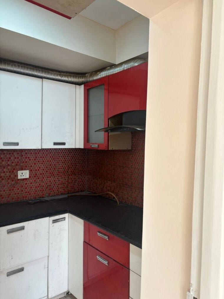 Kitchen, unitech-uniworld-gardens-2 3 Bedroom 1355 Sq.Ft. Apartment In Sector 47 Gurgaon 10682974