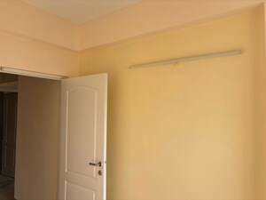 Room in 3 BHK Apartment at Unitech Uniworld Gardens 2, Sector 47 – for Rent