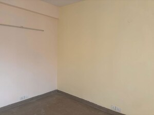 Room in 3 BHK Apartment at Unitech Uniworld Gardens 2, Sector 47 – for Rent