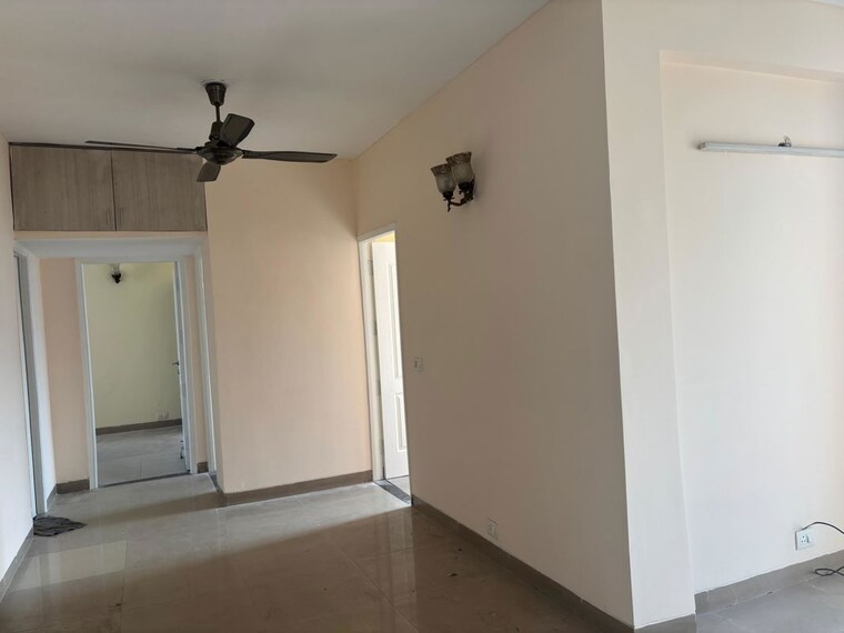 Room, unitech-uniworld-gardens-2 3 Bedroom 1355 Sq.Ft. Apartment In Sector 47 Gurgaon 10682985
