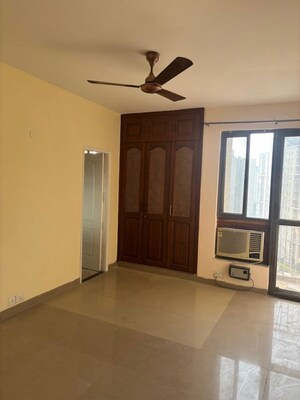 Room in 3 BHK Apartment at Unitech Uniworld Gardens 2, Sector 47 – for Rent