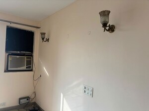 Room in 3 BHK Apartment at Unitech Uniworld Gardens 2, Sector 47 – for Rent