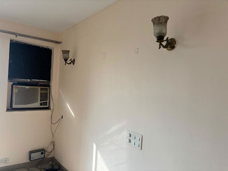Room, unitech-uniworld-gardens-2 3 Bedroom 1355 Sq.Ft. Apartment In Sector 47 Gurgaon 10682985