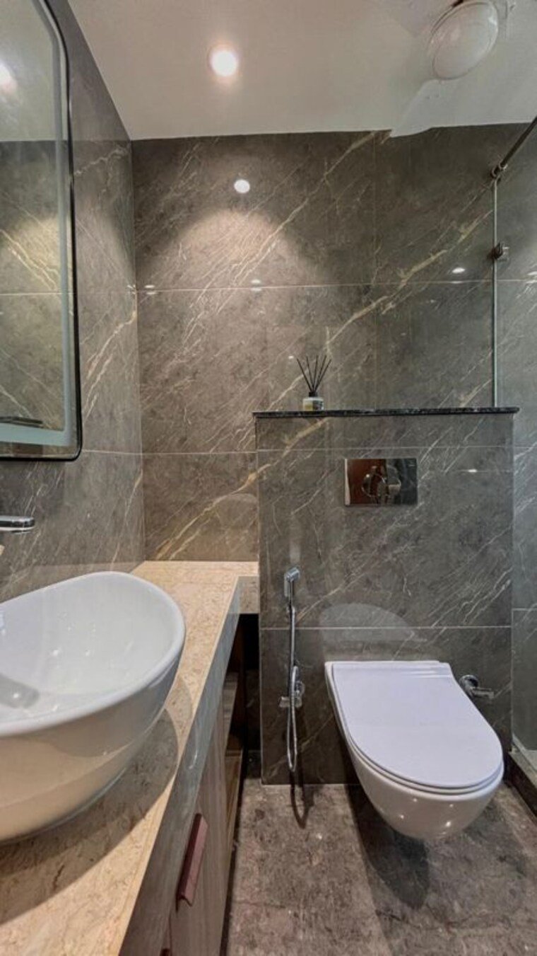 Bathroom, green park extension 4 Bedroom 335 Sq.Yd. Builder Floor In Green Park Extension Delhi 10682902