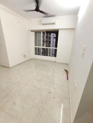 Room in 1 BHK Apartment at Lodha Amara, Kolshet Road – for Rent