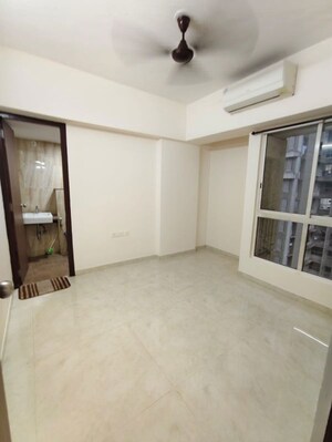 Room in 1 BHK Apartment at Lodha Amara, Kolshet Road – for Rent