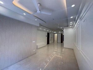 Building Lobby in 3 BHK Apartment at Smart World Orchard, Sector 61 – for Rent