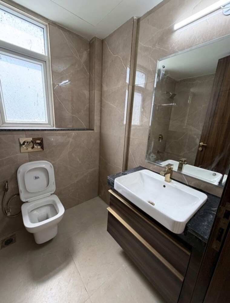 Bathroom, smart-world-orchard 3 Bedroom 1680 Sq.Ft. Apartment In Sector 61 Gurgaon 10683010