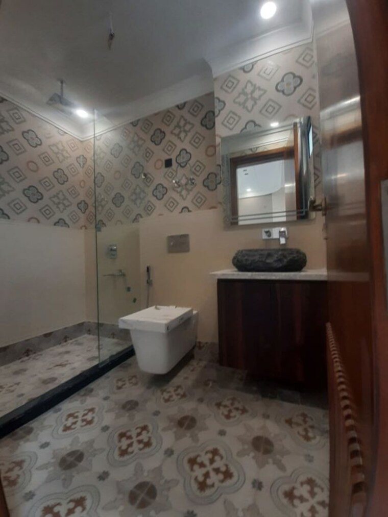 Bathroom, paschim vihar 3 Bedroom 200 Sq.Yd. Builder Floor In Paschim Vihar Delhi 10679501