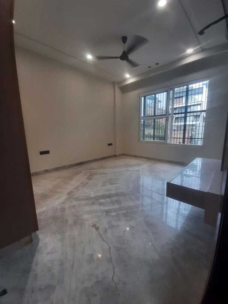 Room, paschim vihar 3 Bedroom 200 Sq.Yd. Builder Floor In Paschim Vihar Delhi 10679501