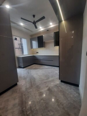 Room in 3 BHK Builder Floor at Paschim Vihar – for Sale