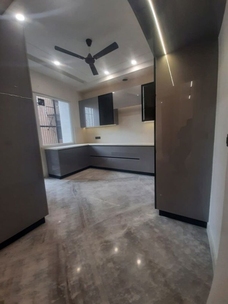Room, paschim vihar 3 Bedroom 200 Sq.Yd. Builder Floor In Paschim Vihar Delhi 10679501