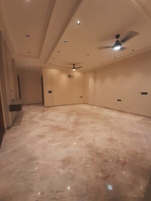 Room in 3 BHK Builder Floor at Paschim Vihar – for Sale