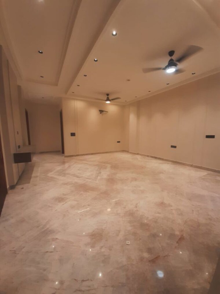 Room, paschim vihar 3 Bedroom 200 Sq.Yd. Builder Floor In Paschim Vihar Delhi 10679501