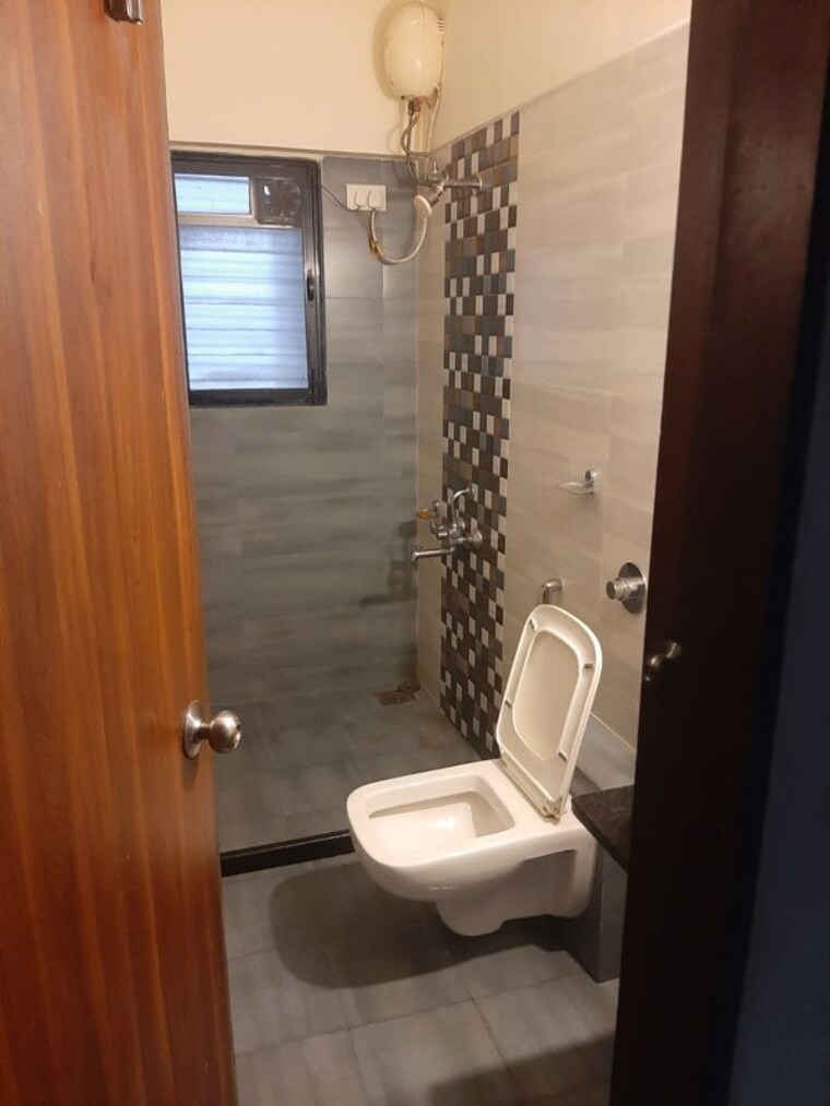 Bathroom, shree-vithal-chs 2 Bedroom 840 Sq.Ft. Apartment In Vile Parle East Mumbai 10683016
