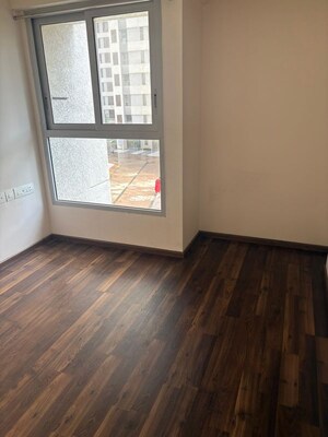 Room in 2 BHK Apartment at Piramal Vaikunth, Balkum Pada – for Rent