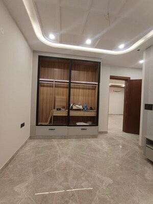 Room in 3 BHK Builder Floor at Paschim Vihar – for Rent