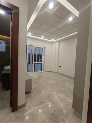 Room in 3 BHK Builder Floor at Paschim Vihar – for Rent