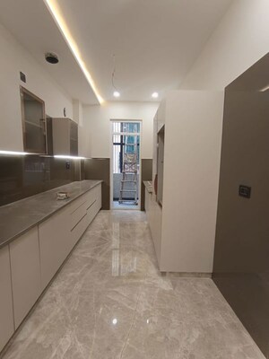 Building Lobby in 3 BHK Builder Floor at Paschim Vihar – for Rent