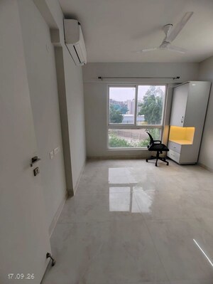 Room in 3 BHK Builder Floor at Signature Global City, Sector 37d – for Rent