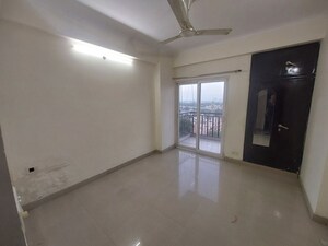 Room in 3 BHK Apartment at Saviour Park, Mohan Nagar – for Rent