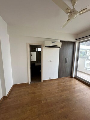 Room in 4 BHK Apartment at Gail CGHS, Sector 56 – for Rent