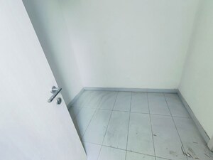 Room in 3 BHK Apartment at Smart World Orchard, Sector 61 – for Rent