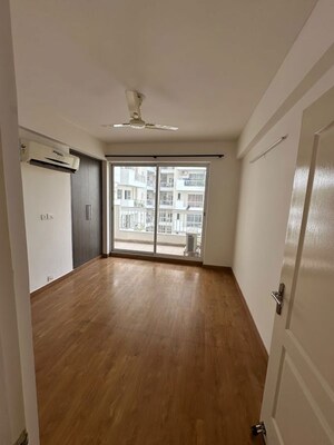 Room in 3.5 BHK Builder Floor at Bestech Park View Spa Next, Sector 67 – for Rent