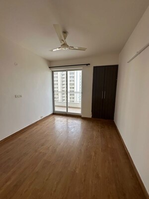 Room in 3.5 BHK Builder Floor at Bestech Park View Spa Next, Sector 67 – for Rent